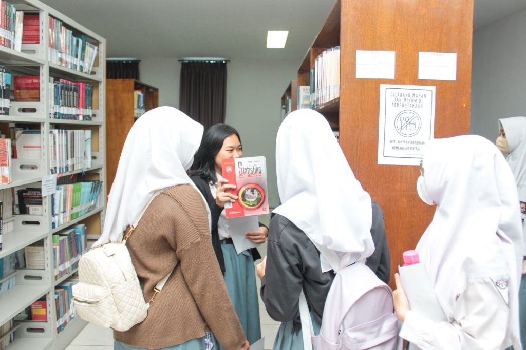 Kampus Visit Kampus Tour SMA Widya Nusantara dan SMK Mutiara Baru