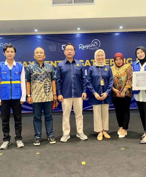 Foto bersama perwakilan mahasiswa, dosen, dan pihak DJP