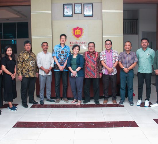 Foto Bersama Tri Bhakti Business School & Universitas Musamus