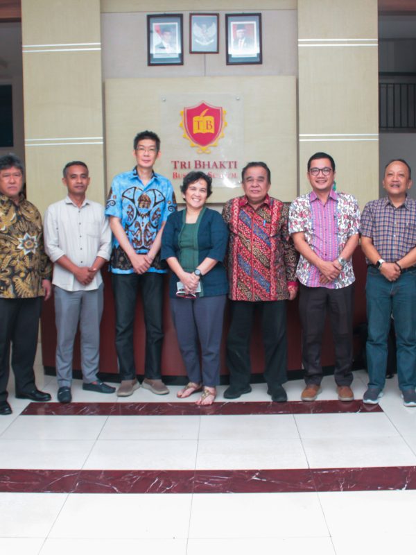 Foto Bersama Tri Bhakti Business School & Universitas Musamus