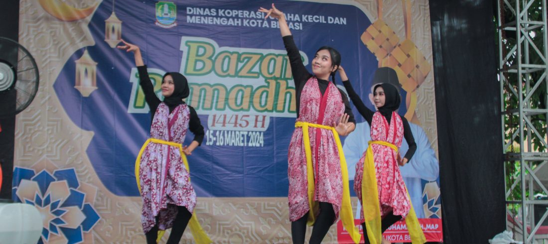 UKM 3BDC menari memeriahkan acara Bazar Ramadhan yang diselenggarakan oleh Dinas Koperasi, Usaha Kecil dan Menengah Kota Bekasi pada tanggal 15 Maret 2024