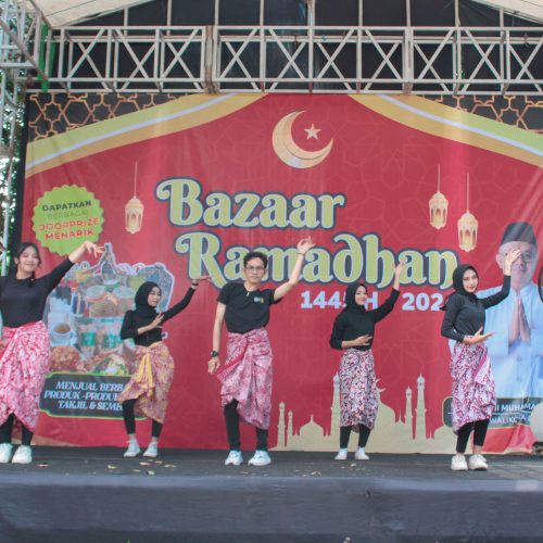 Penampilan Tari Mojang Priangan oleh UKM 3BDC