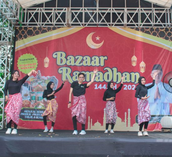 Penampilan Tari Mojang Priangan oleh UKM 3BDC