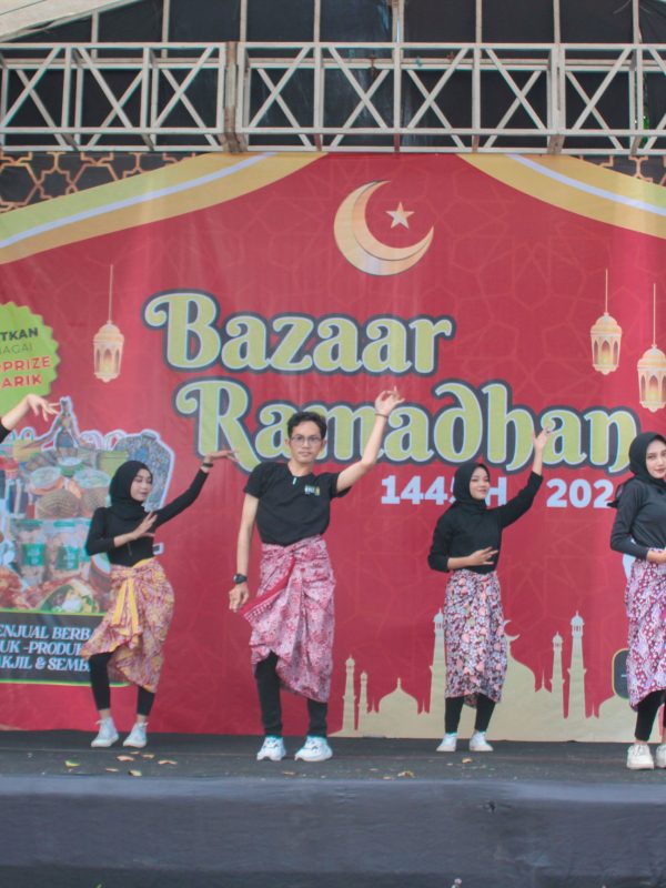 Penampilan Tari Mojang Priangan oleh UKM 3BDC