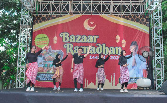 Penampilan Tari Mojang Priangan oleh UKM 3BDC