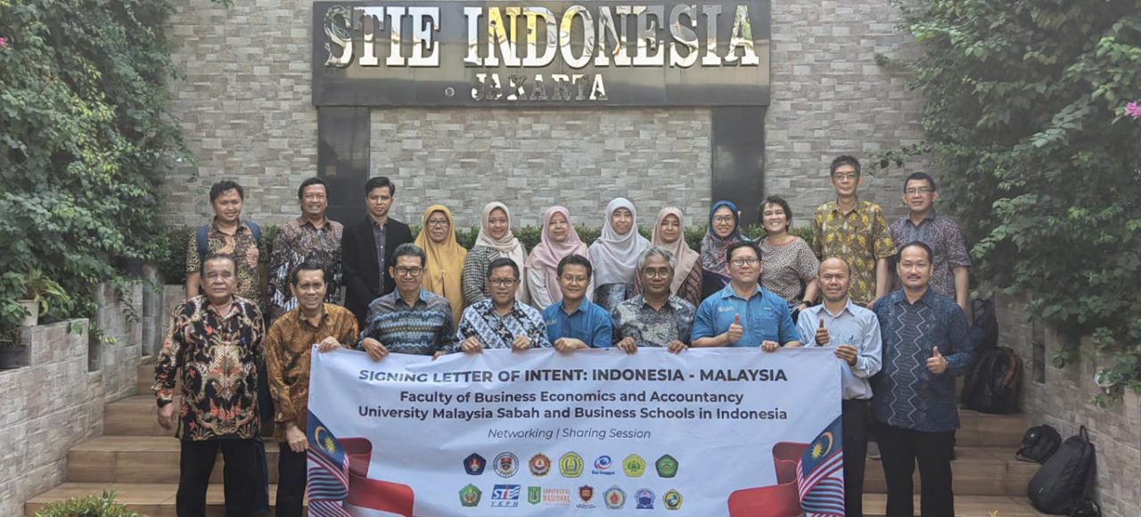 Foto bersama Universitas Malaysia Sabah dengan 13 Perguruan tinggi di Indonesia berlokasi di STIE Indonesia