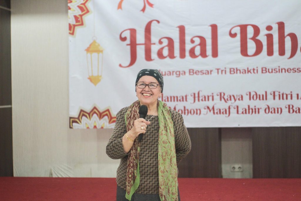 dr. Marion E Aritonang menaparkan sambutannya pada acara Halalbihalal Tri Bhakti Business School oada tanggal 26 April 2024