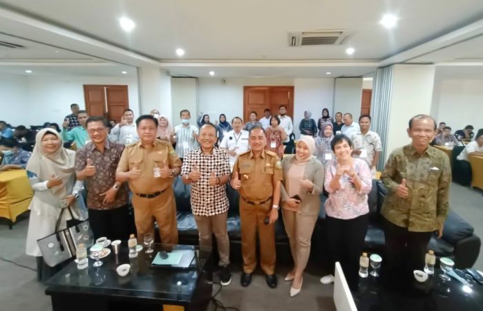 Taufik Hidayat, Hellen Irawati Tobing dan Dosen Tri Bhakti Melakukan PKM di Palembang