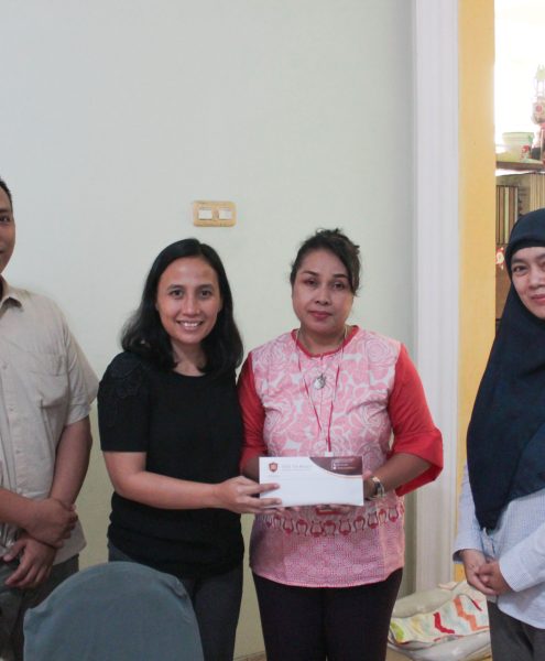 Foto Bersamaoleh Wakil Ketua II, Keri Boru Hotang, SE., M.Ak., Ketua Program Studi Manajemen, Dr. Sofia Maulida, SE., MM., Supervisor Marketing, Dimas Prabowo, M.Pd., dan Orang Tua dari Tirza Fenanda Ardiantoro.