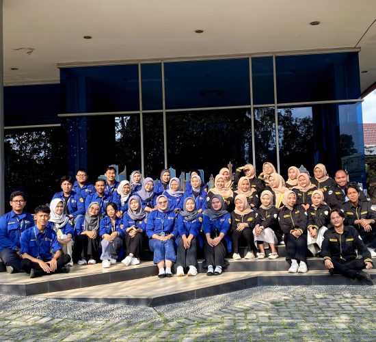 Foto Bersama Antara Himpunan Mahasiswa Akuntansi Tri Bhakti Business School & Himpunan Mahasiswa Akuntansi Universitas Asy-Syafi’iyah. HIMMA TBBS & HIMSI UIA