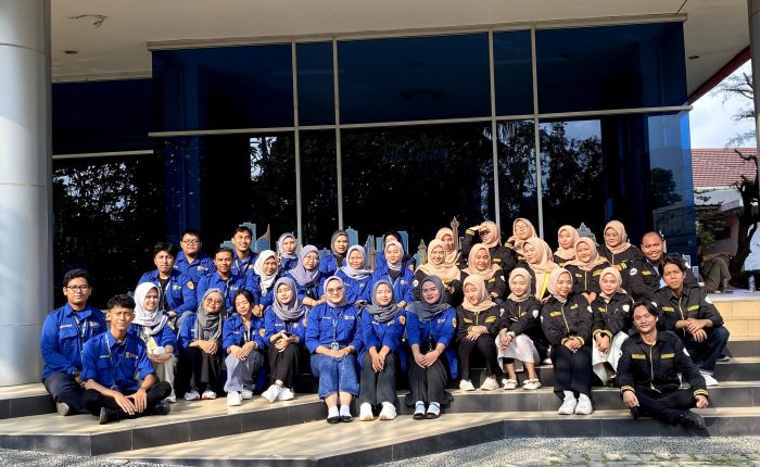 Foto Bersama Antara Himpunan Mahasiswa Akuntansi Tri Bhakti Business School & Himpunan Mahasiswa Akuntansi Universitas Asy-Syafi’iyah. HIMMA TBBS & HIMSI UIA