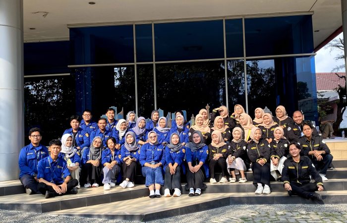 Foto Bersama Antara Himpunan Mahasiswa Akuntansi Tri Bhakti Business School & Himpunan Mahasiswa Akuntansi Universitas Asy-Syafi’iyah. HIMMA TBBS & HIMSI UIA