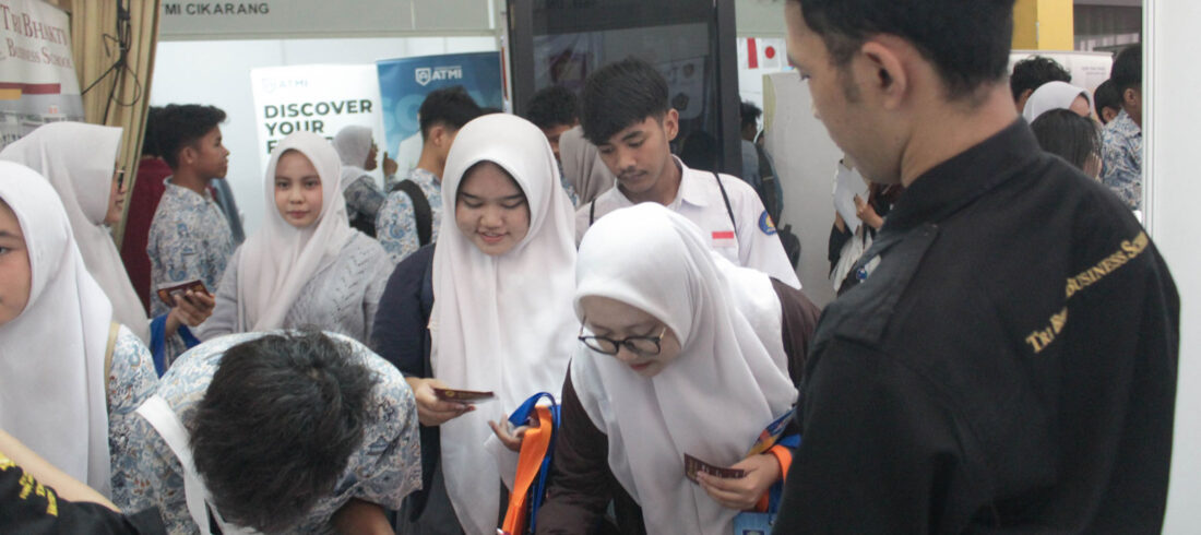 Education Fair 2024 MGBK SMA Kota Bekasi, Rizki Hidayatullah Menjelaskan