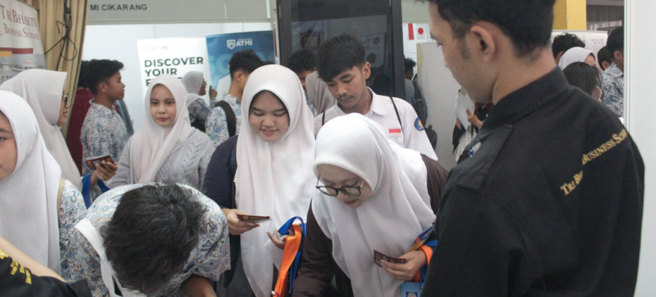 Education Fair 2024 MGBK SMA Kota Bekasi, Rizki Hidayatullah Menjelaskan