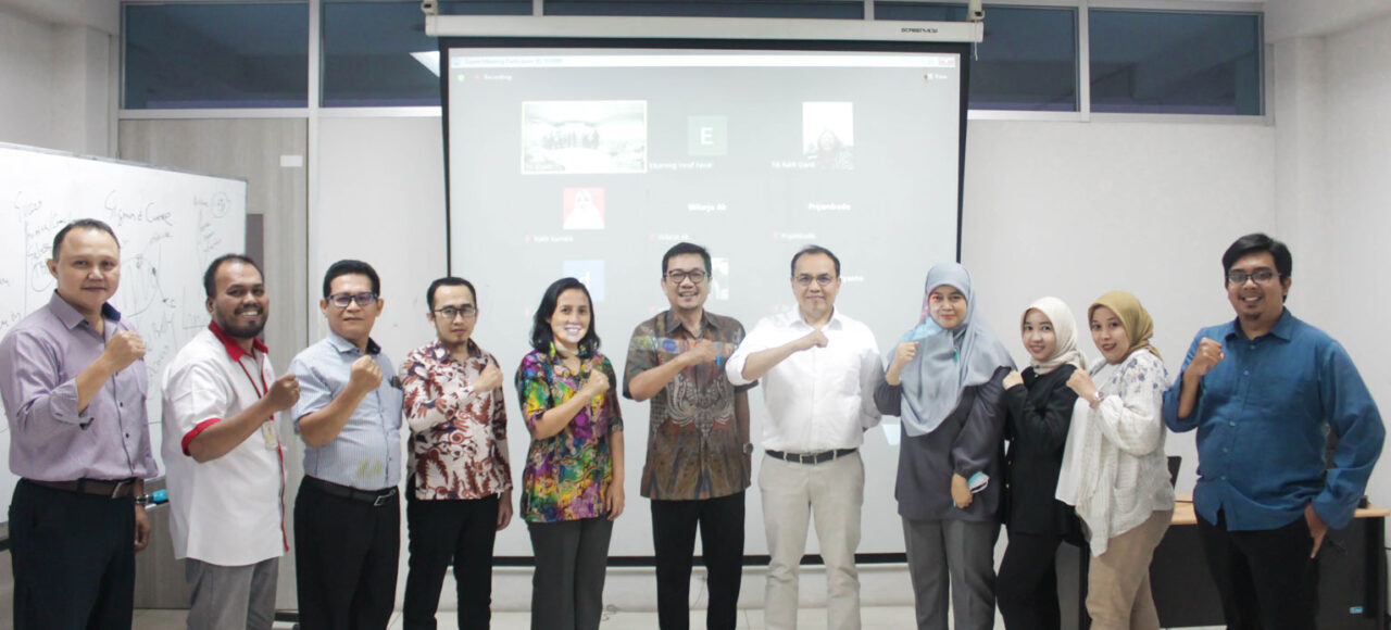 Foto Bersama acara Sharing Session: “Storytelling for Effective Learning” Bersama Sabam Hutajulu, M.Acc., Ph.D. dalam acara tersebut terdapat Dr. Eddy Setyanto, S.Sos., M.Si, Keri Boru Hotang. S.E., M.Ak, Dr. Sofia Maulida, SE., MM, Dr. Yusuf Faisal., SE.I., M.Ak., M.E, Rizki Oktaviani, SE., MM, Drs. Tigor Hutapea, ME, Lembah Dewi Andini., S.E., M.Ak., Ak., CA., Irvan F.C.Oentoeng, SE., MM