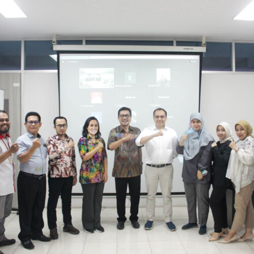 Foto Bersama acara Sharing Session: “Storytelling for Effective Learning” Bersama Sabam Hutajulu, M.Acc., Ph.D. dalam acara tersebut terdapat Dr. Eddy Setyanto, S.Sos., M.Si, Keri Boru Hotang. S.E., M.Ak, Dr. Sofia Maulida, SE., MM, Dr. Yusuf Faisal., SE.I., M.Ak., M.E, Rizki Oktaviani, SE., MM, Drs. Tigor Hutapea, ME, Lembah Dewi Andini., S.E., M.Ak., Ak., CA., Irvan F.C.Oentoeng, SE., MM