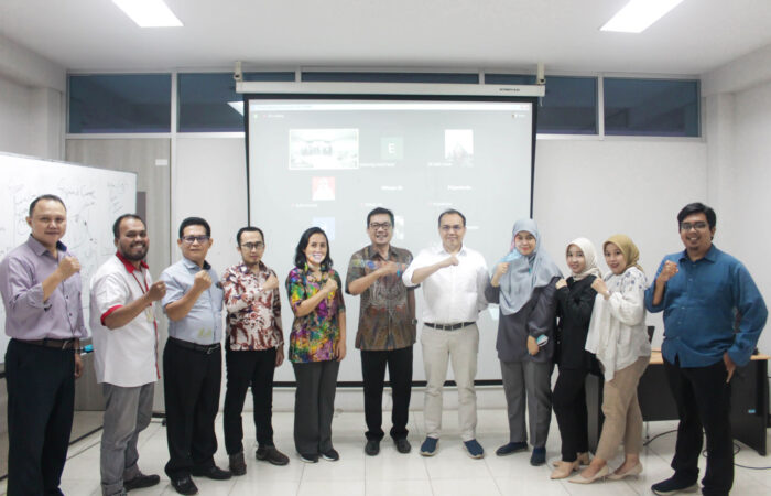 Foto Bersama acara Sharing Session: “Storytelling for Effective Learning” Bersama Sabam Hutajulu, M.Acc., Ph.D. dalam acara tersebut terdapat Dr. Eddy Setyanto, S.Sos., M.Si, Keri Boru Hotang. S.E., M.Ak, Dr. Sofia Maulida, SE., MM, Dr. Yusuf Faisal., SE.I., M.Ak., M.E, Rizki Oktaviani, SE., MM, Drs. Tigor Hutapea, ME, Lembah Dewi Andini., S.E., M.Ak., Ak., CA., Irvan F.C.Oentoeng, SE., MM