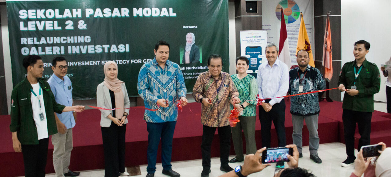 Horas Sebastian E Tobing, BA., Ketua Yayasan Prima Bina Bangsa dengan Banyu Adiputra, Head of Business MNC Sekuritas beserta Kelompok Studi Pasar Modal Tri Bhakti dan Helen Irawati Tobing dan Irvan F.C.Oentoeng, SE., MM dan Indah Nurhabibah, Head of Sharia Business and Investment Gallery MNC Sekuritas