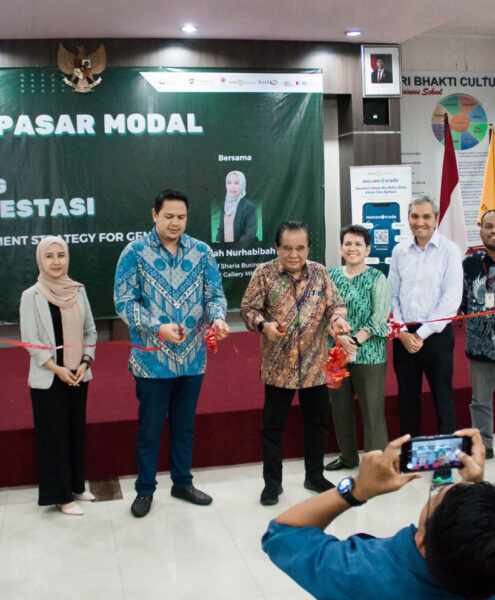 Horas Sebastian E Tobing, BA., Ketua Yayasan Prima Bina Bangsa dengan Banyu Adiputra, Head of Business MNC Sekuritas beserta Kelompok Studi Pasar Modal Tri Bhakti dan Helen Irawati Tobing dan Irvan F.C.Oentoeng, SE., MM dan Indah Nurhabibah, Head of Sharia Business and Investment Gallery MNC Sekuritas