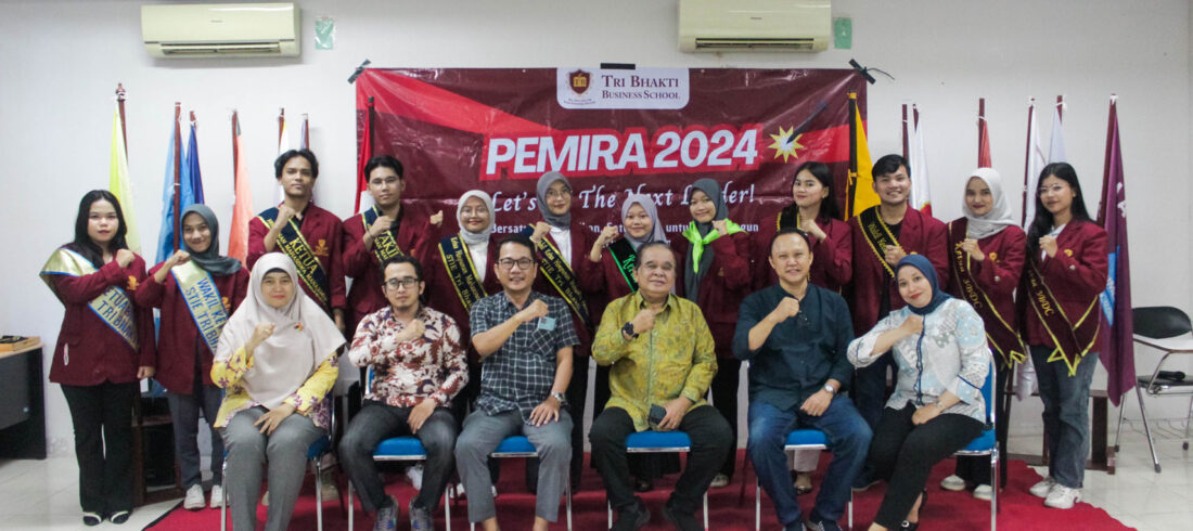 Foto Bersama Pengukuhan Ketua dan Wakil UKM baru terdapat Drs. Widayatmoko, MM., M.Ikom selaku Ketua Tri Bhakti Business School, Dr. Eddy Setyanto, S.Sos., M.Si sebagai Wakil Ketua I, Ir. Prillia Haliawan, MM dari LPMI, Dr. Sofia Maulida, SE., MM selaku Ketua Program Studi Manajemen, Dr. Yusuf Faisal, SE.I., M.Ak., M.E selaku Ketua Program Studi Akuntansi, serta Lembah Dewi Andini, S.E., M.Ak., Ak., CA. sebagai Kepala Bagian Kemahasiswaan dan Alumni.