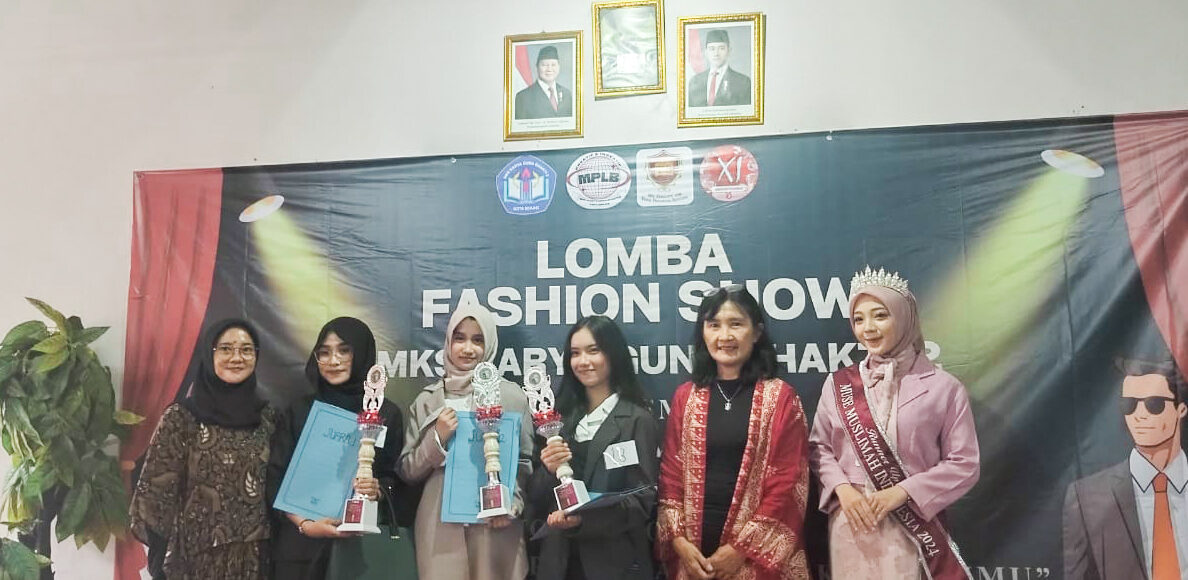 Lomba Fashion Show SMK KGB 2 Bekasi Ir. Triana. M.M.
