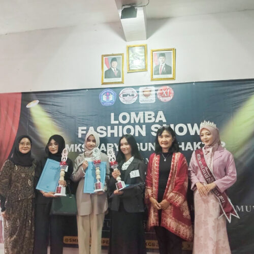 Lomba Fashion Show SMK KGB 2 Bekasi Ir. Triana. M.M.