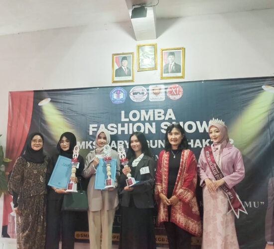 Lomba Fashion Show SMK KGB 2 Bekasi Ir. Triana. M.M.