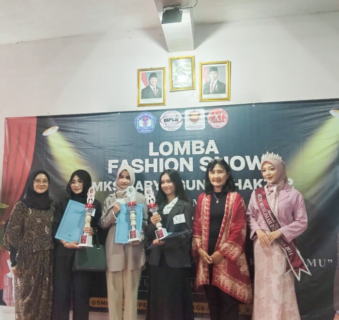 Lomba Fashion Show SMK KGB 2 Bekasi Ir. Triana. M.M.
