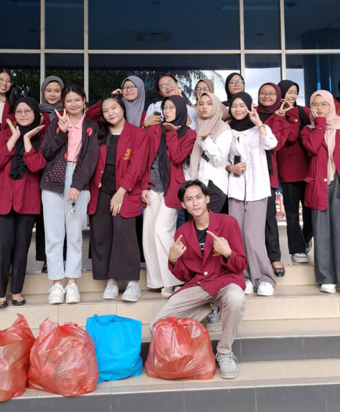 Berbagi Takjil Unit Kegiatan Mahasiswa Ikatan Mahasiswa Muslim Tri Bhakti