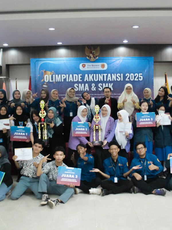 Olimpiade Akuntansi 2025 SMA & SMK Foto Bersama Dr. Sofia Maulida, SE., MM., Lembah Dewi Andini., S.E., M.Ak., Ak., CA. & Dr. Yusuf Faisal., SE.I., M.Ak., M.E
