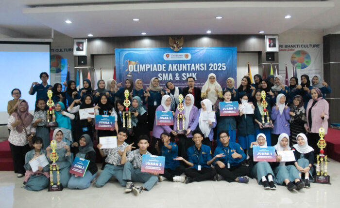 Olimpiade Akuntansi 2025 SMA & SMK Foto Bersama Dr. Sofia Maulida, SE., MM., Lembah Dewi Andini., S.E., M.Ak., Ak., CA. & Dr. Yusuf Faisal., SE.I., M.Ak., M.E