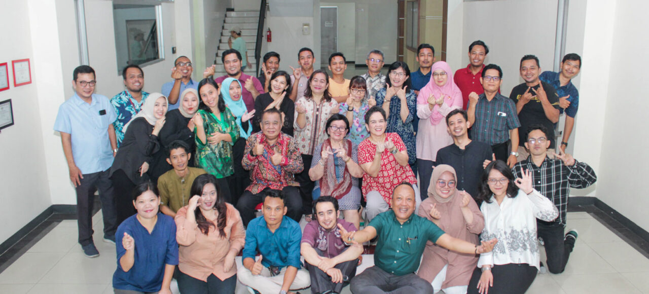 Foto bersama acara halalbihalal bersama Dr. Sofia Maulida, SE., MM dr. Marion E. Aritonang Nurma Sianipar Helen Irawati Tobing Novian Sihmawati, S.Kom Drs. Widayatmoko, MM., M.Ikom Stella Nathasya, SM., MM Mulki Pria Pinasti, SE Harun Dr. Yusuf Faisal, SE., M.Ak Ir. Prillia Haliawan, MM, CQAP Rudi Setiadi Warto, S.Kom Dede Rosandi Andi Subandi R. Taufik Hidayat, SE., MMSi Fitrasyah Nur Mulya, S.Hum, MSM Ahmad Jamil Lembah Dewi Andini, SE., M.Ak., CA Marshelina Rizky Juwita, S.Pd Elvi Wantrifesiso Manullang, SE Keri Boru Hotang, SE., M.Ak Dr. Eddy Setyanto, S.Sos., M.Si Ahmad Sawaludin Evelyna Simanjuntak, SE Irvan F.C. Oentoeng, SE., MM Drs. Tigor Hutapea, ME Nurcholis Sri Subiyanti, S.I.Pus Rizki Oktaviani, SE., MM Amel Busyroh Frengki Panangian, S.Kom., MM Eko Iswanto, S.Kom., QIA Rosid Mery Jovanka Pane Tiara Andra Yulianza, SE Yabes Cristian Julio Iyus Kusmiaydi