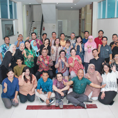 Foto bersama acara halalbihalal bersama Dr. Sofia Maulida, SE., MM dr. Marion E. Aritonang Nurma Sianipar Helen Irawati Tobing Novian Sihmawati, S.Kom Drs. Widayatmoko, MM., M.Ikom Stella Nathasya, SM., MM Mulki Pria Pinasti, SE Harun Dr. Yusuf Faisal, SE., M.Ak Ir. Prillia Haliawan, MM, CQAP Rudi Setiadi Warto, S.Kom Dede Rosandi Andi Subandi R. Taufik Hidayat, SE., MMSi Fitrasyah Nur Mulya, S.Hum, MSM Ahmad Jamil Lembah Dewi Andini, SE., M.Ak., CA Marshelina Rizky Juwita, S.Pd Elvi Wantrifesiso Manullang, SE Keri Boru Hotang, SE., M.Ak Dr. Eddy Setyanto, S.Sos., M.Si Ahmad Sawaludin Evelyna Simanjuntak, SE Irvan F.C. Oentoeng, SE., MM Drs. Tigor Hutapea, ME Nurcholis Sri Subiyanti, S.I.Pus Rizki Oktaviani, SE., MM Amel Busyroh Frengki Panangian, S.Kom., MM Eko Iswanto, S.Kom., QIA Rosid Mery Jovanka Pane Tiara Andra Yulianza, SE Yabes Cristian Julio Iyus Kusmiaydi