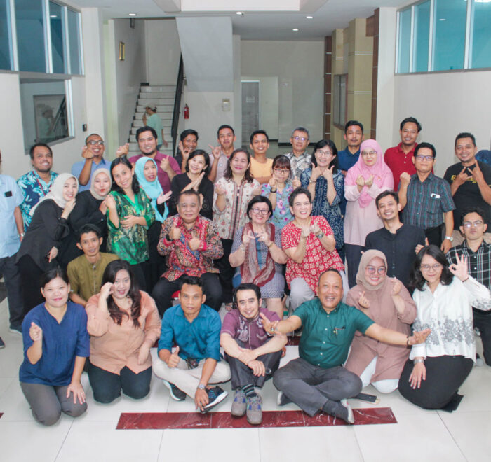 Foto bersama acara halalbihalal bersama Dr. Sofia Maulida, SE., MM dr. Marion E. Aritonang Nurma Sianipar Helen Irawati Tobing Novian Sihmawati, S.Kom Drs. Widayatmoko, MM., M.Ikom Stella Nathasya, SM., MM Mulki Pria Pinasti, SE Harun Dr. Yusuf Faisal, SE., M.Ak Ir. Prillia Haliawan, MM, CQAP Rudi Setiadi Warto, S.Kom Dede Rosandi Andi Subandi R. Taufik Hidayat, SE., MMSi Fitrasyah Nur Mulya, S.Hum, MSM Ahmad Jamil Lembah Dewi Andini, SE., M.Ak., CA Marshelina Rizky Juwita, S.Pd Elvi Wantrifesiso Manullang, SE Keri Boru Hotang, SE., M.Ak Dr. Eddy Setyanto, S.Sos., M.Si Ahmad Sawaludin Evelyna Simanjuntak, SE Irvan F.C. Oentoeng, SE., MM Drs. Tigor Hutapea, ME Nurcholis Sri Subiyanti, S.I.Pus Rizki Oktaviani, SE., MM Amel Busyroh Frengki Panangian, S.Kom., MM Eko Iswanto, S.Kom., QIA Rosid Mery Jovanka Pane Tiara Andra Yulianza, SE Yabes Cristian Julio Iyus Kusmiaydi