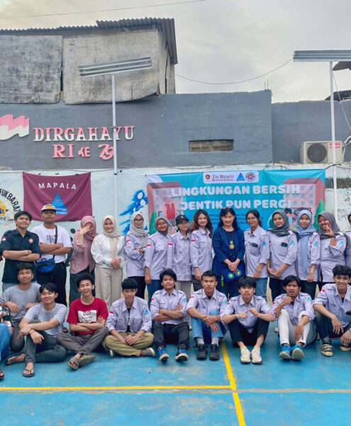 MAPALA TARIMBA sukses menggelar kegiatan penyuluhan bertema “Lingkungan Bersih, Jentik Pun Pergi Foto bersama Ir. Triana. M.M.