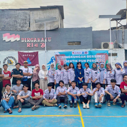 MAPALA TARIMBA sukses menggelar kegiatan penyuluhan bertema “Lingkungan Bersih, Jentik Pun Pergi Foto bersama Ir. Triana. M.M.