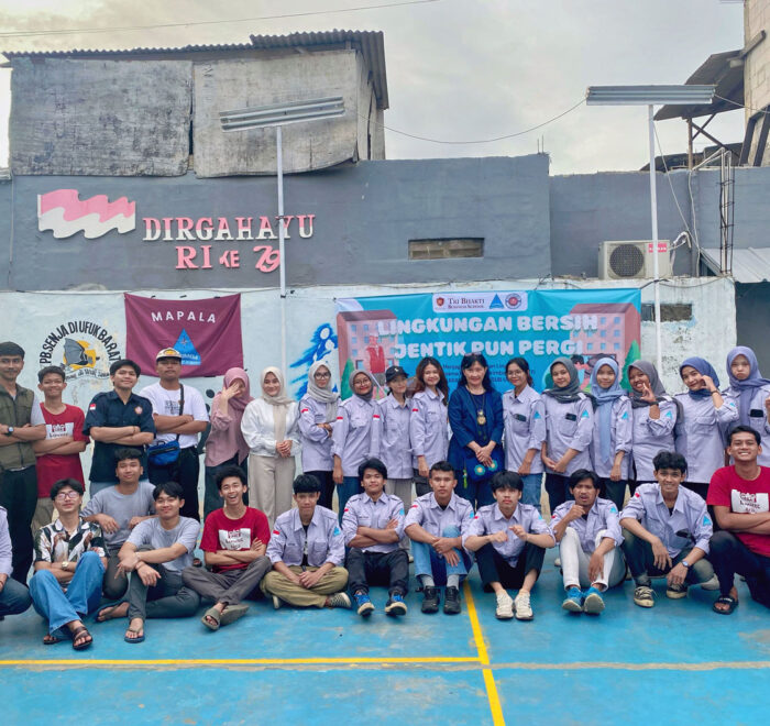 MAPALA TARIMBA sukses menggelar kegiatan penyuluhan bertema “Lingkungan Bersih, Jentik Pun Pergi Foto bersama Ir. Triana. M.M.