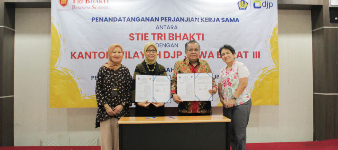 Ir. Romadhaniah, M.Ec., Drs. Widayatmoko, MM., M.Ikom., Helen Irawati Tobing Tri Bhakti Business School Perkuat Literasi Pajak Mahasiswa melalui Kerja Sama dengan DJP Jabar III dan Kuliah Umum Pajak