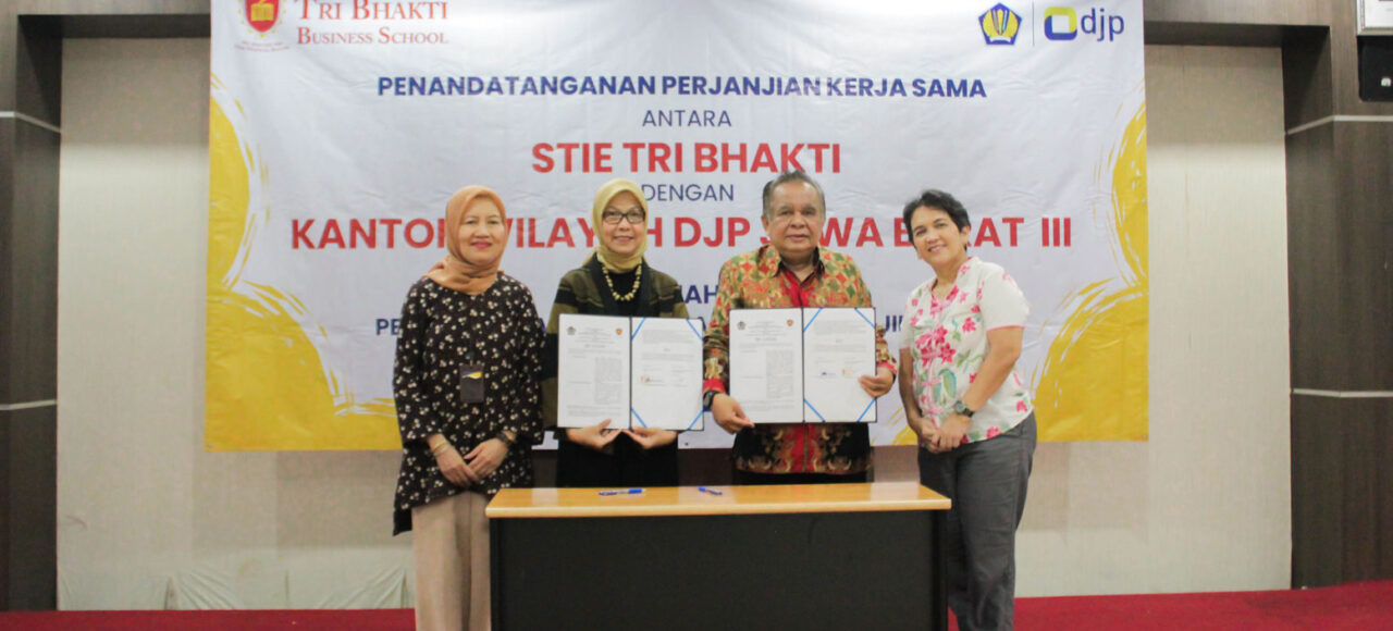 Ir. Romadhaniah, M.Ec., Drs. Widayatmoko, MM., M.Ikom., Helen Irawati Tobing Tri Bhakti Business School Perkuat Literasi Pajak Mahasiswa melalui Kerja Sama dengan DJP Jabar III dan Kuliah Umum Pajak