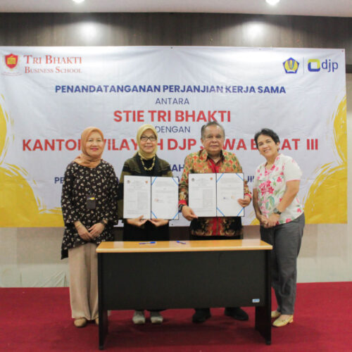 Ir. Romadhaniah, M.Ec., Drs. Widayatmoko, MM., M.Ikom., Helen Irawati Tobing Tri Bhakti Business School Perkuat Literasi Pajak Mahasiswa melalui Kerja Sama dengan DJP Jabar III dan Kuliah Umum Pajak