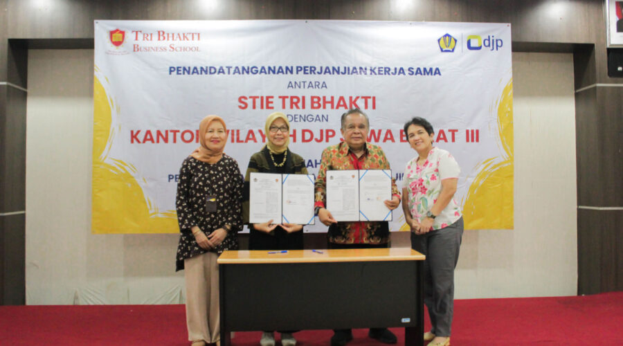 Ir. Romadhaniah, M.Ec., Drs. Widayatmoko, MM., M.Ikom., Helen Irawati Tobing Tri Bhakti Business School Perkuat Literasi Pajak Mahasiswa melalui Kerja Sama dengan DJP Jabar III dan Kuliah Umum Pajak