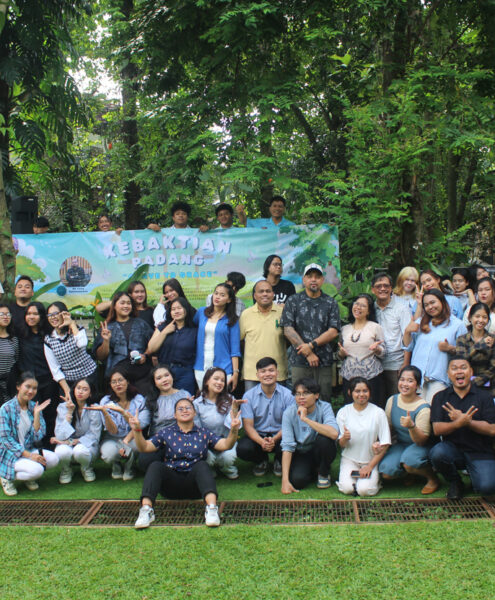 Foto Bersama Kebaktian Padang Bersama Irvan F.C.Oentoeng, SE., MM dan Pdt. Yerry Pattinasarany