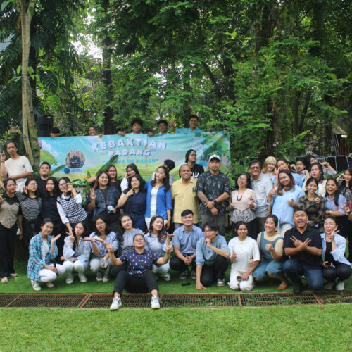 Foto Bersama Kebaktian Padang Bersama Irvan F.C.Oentoeng, SE., MM dan Pdt. Yerry Pattinasarany