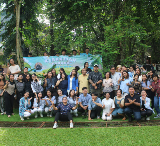 Foto Bersama Kebaktian Padang Bersama Irvan F.C.Oentoeng, SE., MM dan Pdt. Yerry Pattinasarany