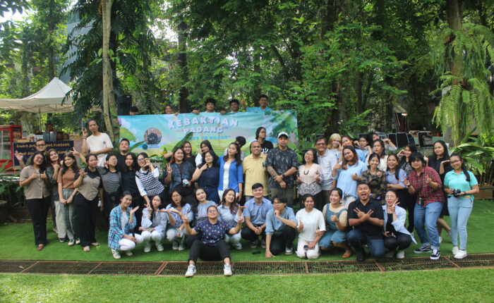 Foto Bersama Kebaktian Padang Bersama Irvan F.C.Oentoeng, SE., MM dan Pdt. Yerry Pattinasarany