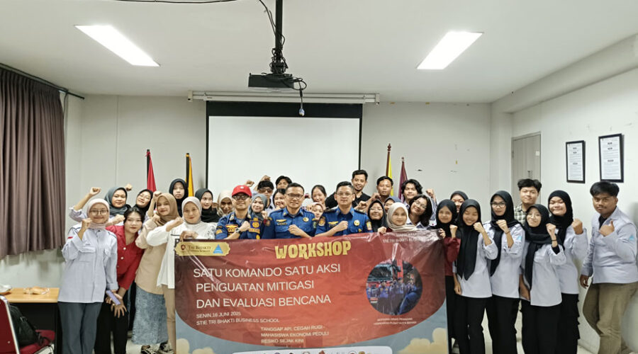 foto bersama Workshop Mitigasi dan Evakuasi Bencana Kebakaran Dinas Pemadam Kebakaran Kota Bekasi bersama School Lembah Dewi Andini., S.E., M.Ak., Ak., CA.