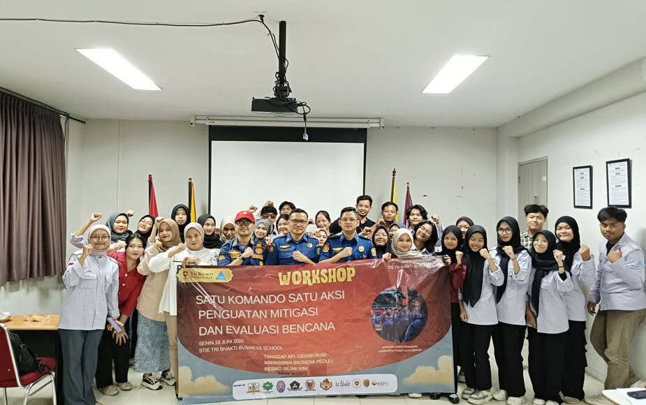 foto bersama Workshop Mitigasi dan Evakuasi Bencana Kebakaran Dinas Pemadam Kebakaran Kota Bekasi bersama School Lembah Dewi Andini., S.E., M.Ak., Ak., CA.