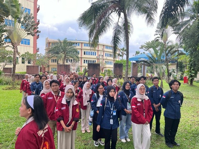 Studi Banding ke Politeknik Kelapa Sawit Citra Widya Edukasi Himpunan Mahasiswa Manajemen Tri Bhakti
