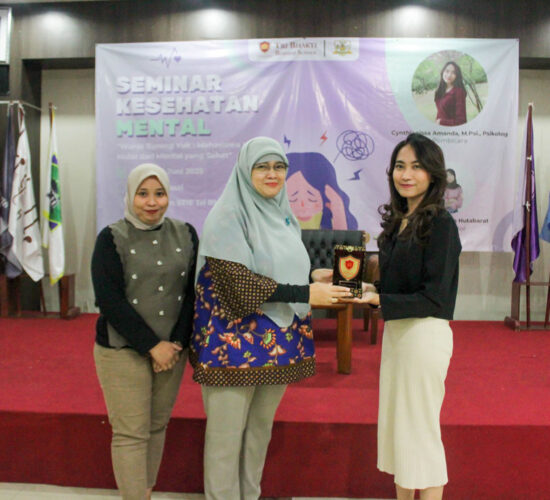 Badan Eksekutif Mahasiswa Tri Bhakti Business School,Cynthianissa Amanda, M.Psi., Psikolog Ibunda.id Dr. Sofia Maulida, SE., MM. dan Lembah Dewi Andini., S.E., M.Ak., Ak., CA.