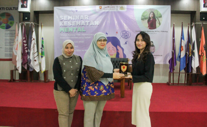 Badan Eksekutif Mahasiswa Tri Bhakti Business School,Cynthianissa Amanda, M.Psi., Psikolog Ibunda.id Dr. Sofia Maulida, SE., MM. dan Lembah Dewi Andini., S.E., M.Ak., Ak., CA.